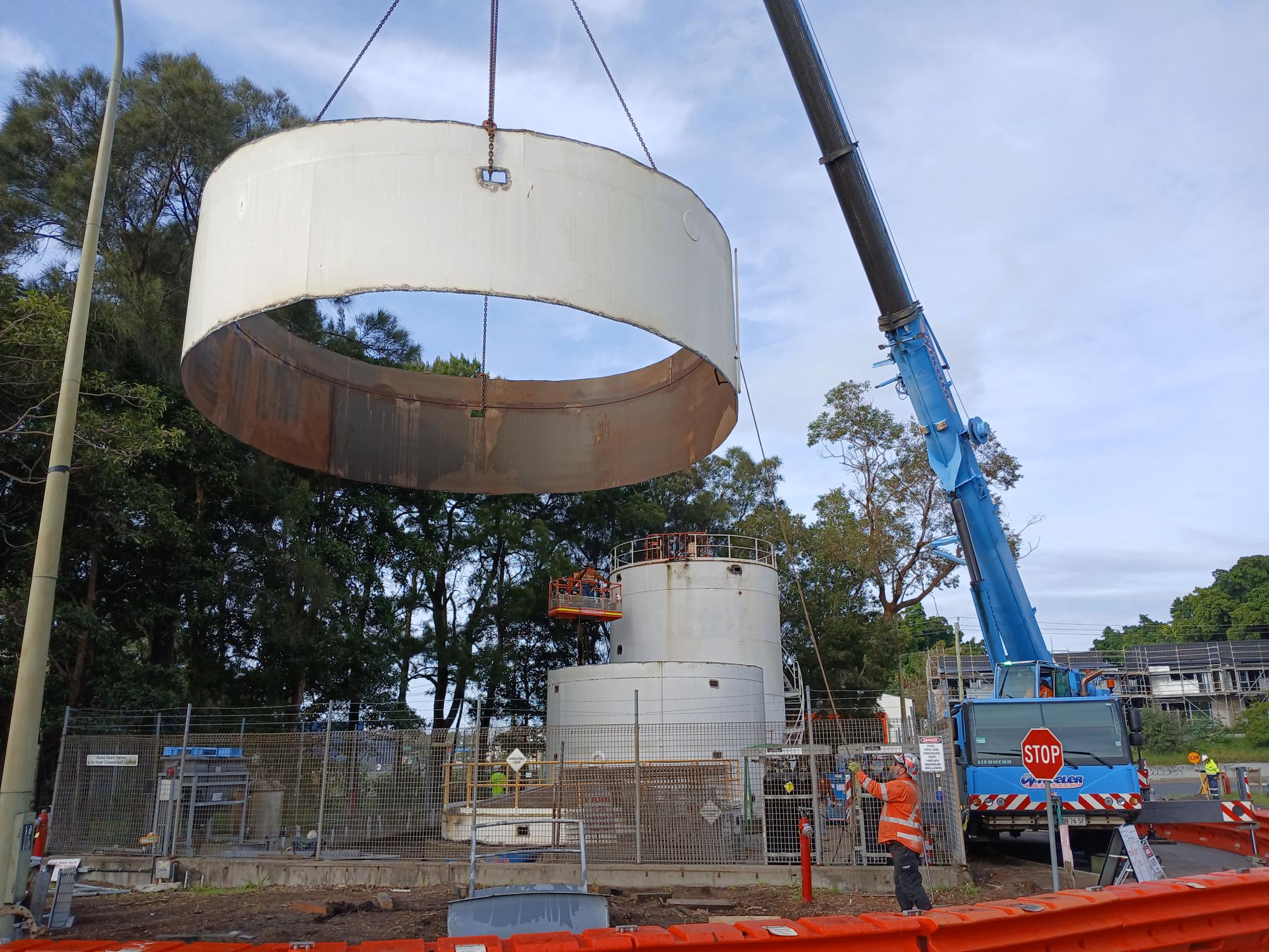 Crane supported silo removal